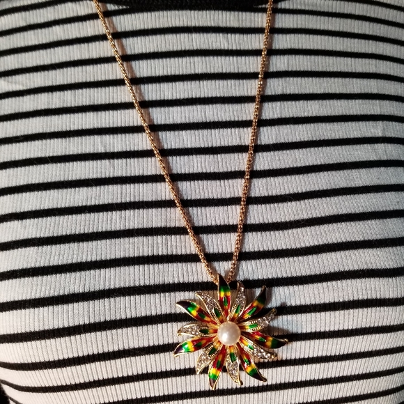 Betsey Johnson Colorful Flower - Picture 5 of 7